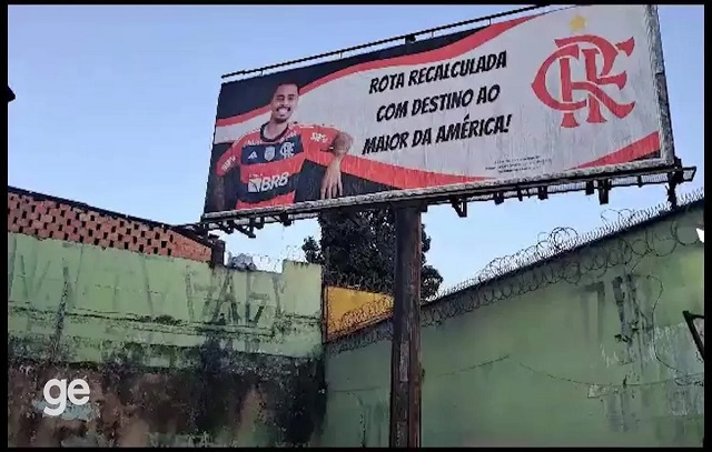 Torcida do Flamengo provoca Atlético-MG e homenageia Allan com outdoor em BH