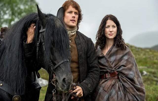 Na gaveta desde 2021, 'Outlander' estreia em TV aberta como novela na Band