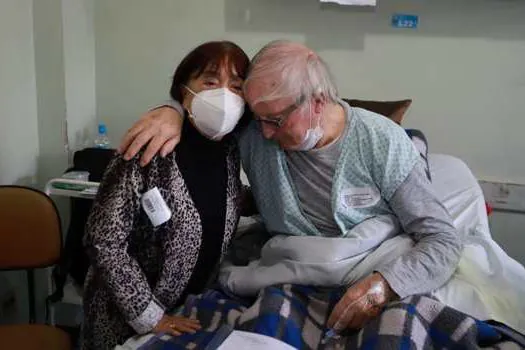 Paciente celebra 51 anos de casamento e faz homenagem à esposa no CHM de Santo André