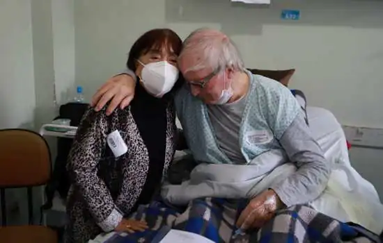 Paciente celebra 51 anos de casamento e faz homenagem à esposa no CHM de Santo André