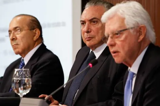 Temer e ministros são notificados de denúncia