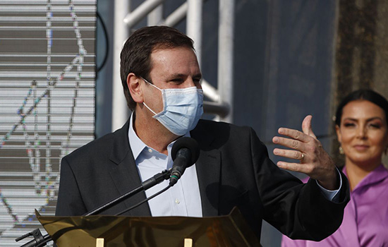 Paes ironiza postura branda do governador no combate à pandemia: ‘CastroFolia!’