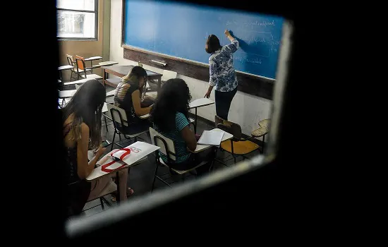 Pagamento de bolsas de 60 mil estudantes de graduação está atrasado