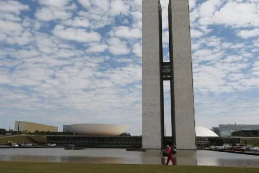 Congresso derruba veto à lei que proíbe arquitetura hostil