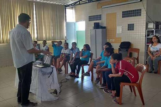 Comad de São Caetano orienta crianças carentes do Bairro Prosperidade