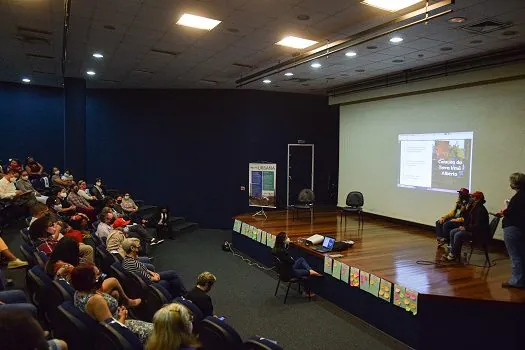 Integrantes do MST fazem palestra para participantes das hortas comunitárias de Diadema