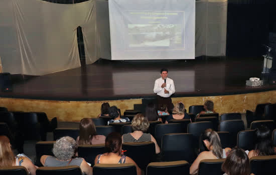 Diretores da rede municipal participam de palestra em Ribeirão Pires