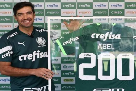 Palmeiras homenageia Abel por marca de 200 jogos no comando do time