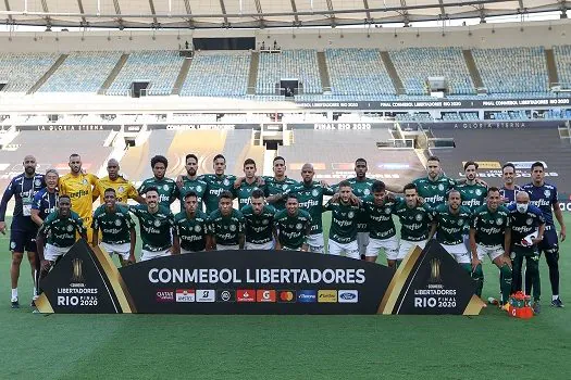 Com gol aos 54 do segundo tempo, Palmeiras vence Santos e é campeão da Libertadores