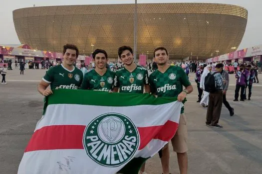 Palmeirenses homenageiam Deyverson na final da Copa