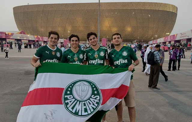 Palmeirenses homenageiam Deyverson na final da Copa