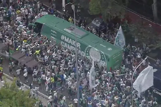 Palmeiras viaja a Abu Dhabi invicto em 2022 e com apoio da torcida na porta do CT