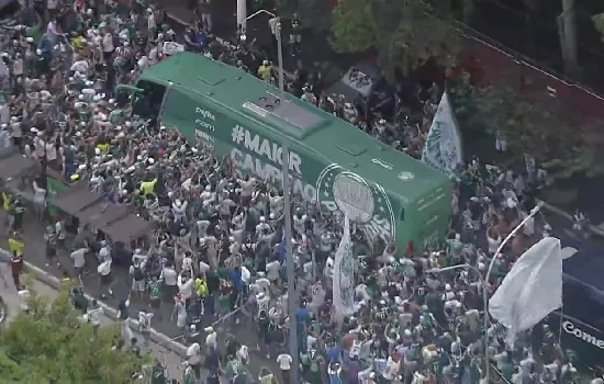 Palmeiras viaja a Abu Dhabi invicto em 2022 e com apoio da torcida na porta do CT