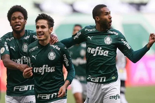 Com Abel Ferreira no estádio, Palmeiras joga bem e vence Atlético-MG