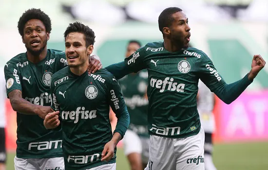 Com Abel Ferreira no estádio