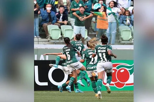 Palmeiras quebra tabu, bate Timão e segue líder do Brasileiro Feminino