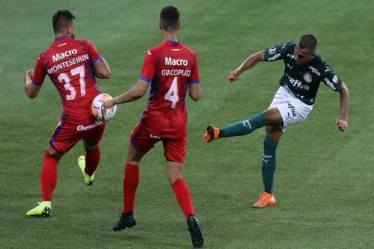 Palmeiras e Internacional entram em campo pela Libertadores nesta quarta-feira