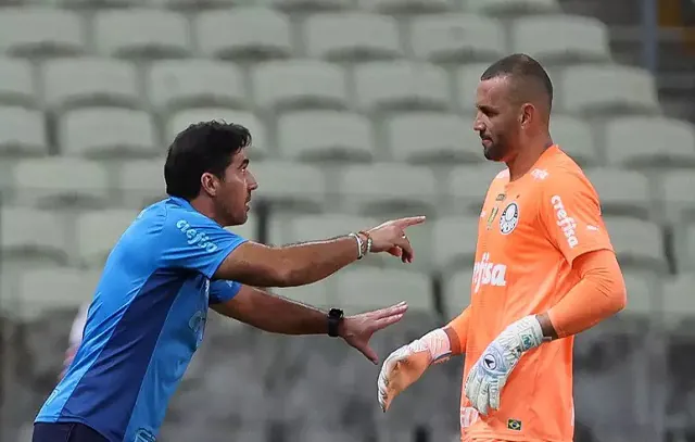 Palmeiras cita perseguição após novo vermelho a Abel e cobra providências da CBF