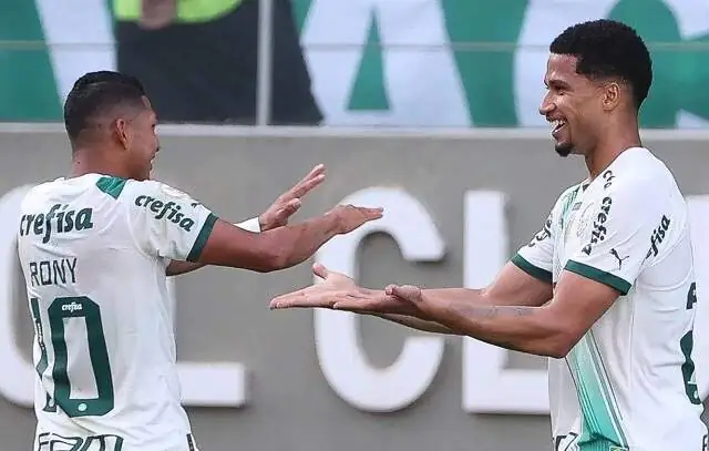 Palmeiras domina fora de casa