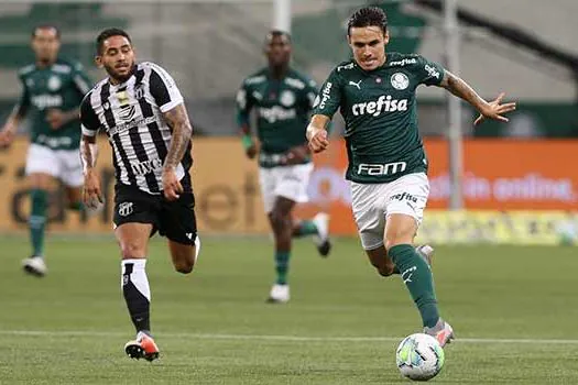 Jogando em casa, Palmeiras vence Ceará e encosta na liderança