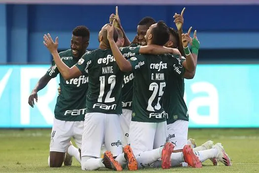 Palmeiras vence Delfín por 3 a 1 e coloca um pé nas quartas de final