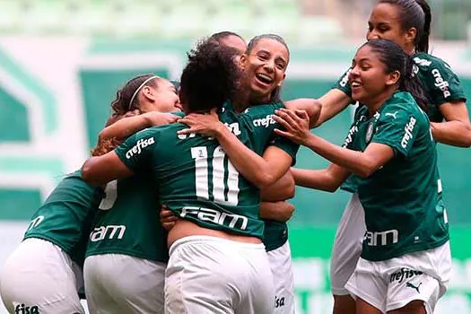 Pelo Brasileirão Feminino, Palmeiras vence o Santos e sobe na tabela