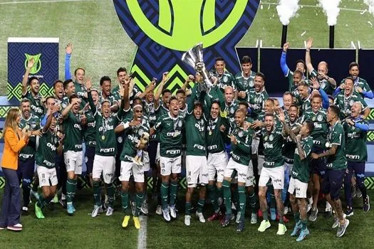 Palmeiras vence América-MG e recebe troféu de campeão Brasileiro