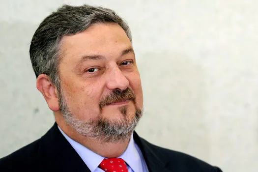 Palocci reafirma que Lula negociou repasses para filho com lobista de montadoras