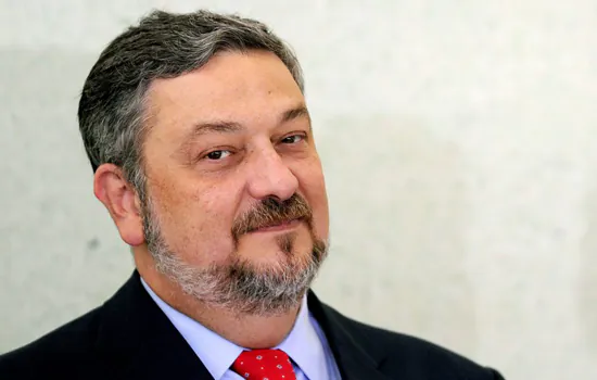 Palocci reafirma que Lula negociou repasses para filho com lobista de montadoras