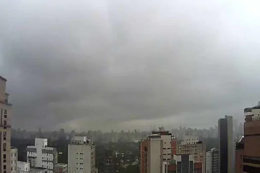 Com previsão de pancadas de chuva em SP, risco de transbordamentos permanece