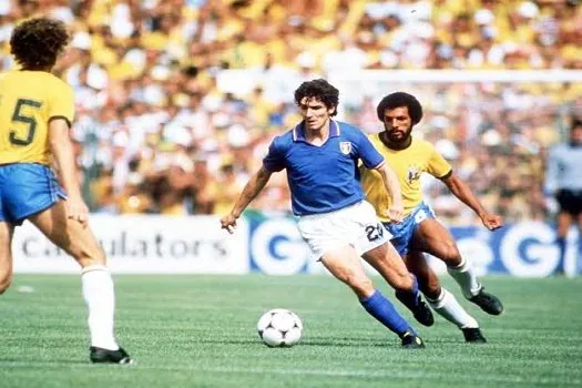 Paolo Rossi, atacante italiano que marcou 3 gols contra o Brasil em 82, morre na Itália