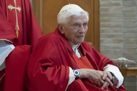 ‘Deus, eu te amo’: enfermeiro relata últimas palavras de papa Bento XVI