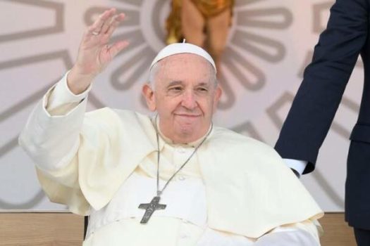 Papa Francisco deve ficar mais uma semana internado em Roma, aponta boletim