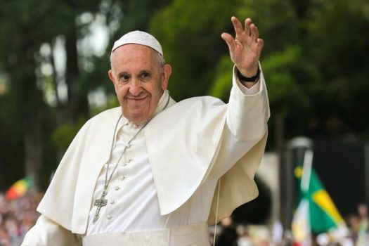 Vaticano: Papa Francisco apresenta melhora leve em quadro de pneumonia