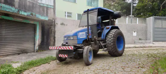 Máquinas Papa-Mato reforçam a limpeza de vias em Ribeirão Pires