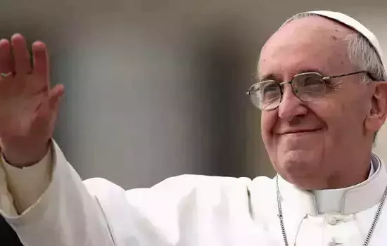 Papa Francisco empossa 20 novos cardeais