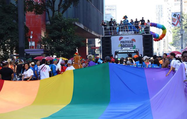 Parada LGBTQIA+ tem queda de 24% em furtos e roubos registrados pela PM