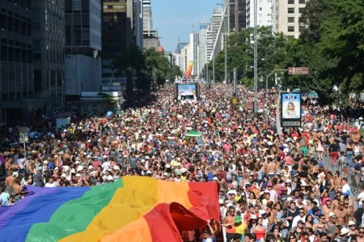 Com música e alegria, Parada LGBT+ de SP chama atenção para a política