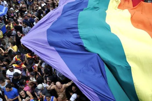 Orgulho LGBT: Aceitar é uma escolha sua, respeitar é um dever de todos