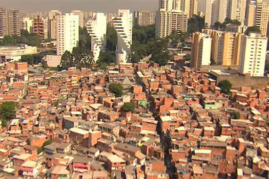 ‘Cidade’ com 100 mil pessoas, Paraisópolis tenta se organizar