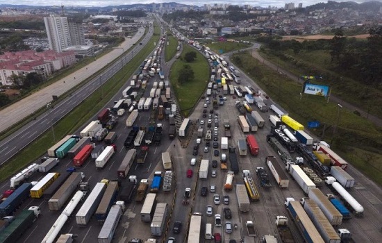 Feriado começa com 167 bloqueios em rodovias do País; SC concentra a maioria