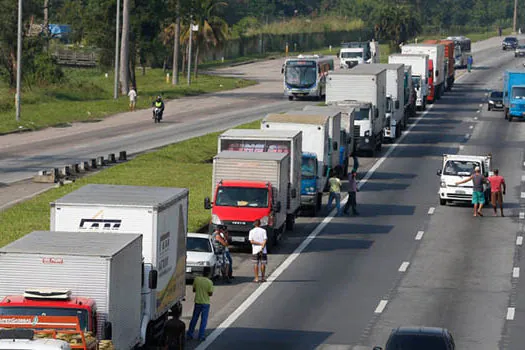 Caminhoneiros ameaçam com nova paralisação