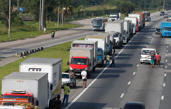 Caminhoneiros ameaçam com nova paralisação