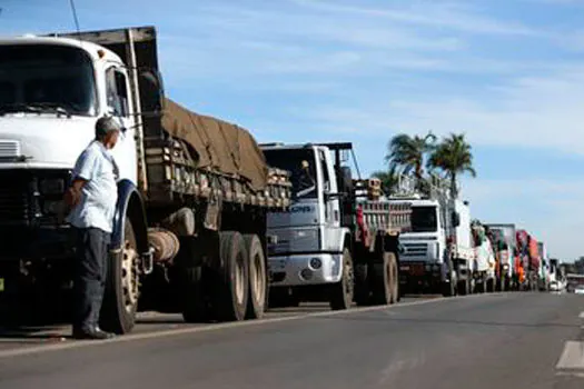 Representantes dos caminhoneiros dizem que paralisação depende do governo