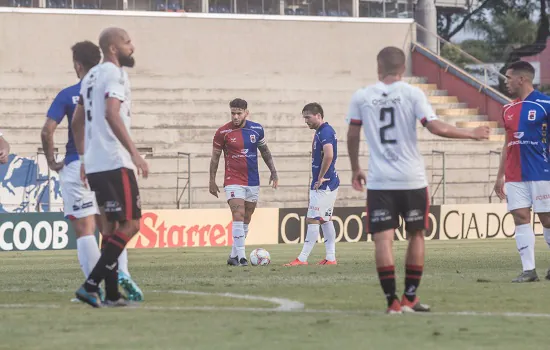 Paraná e Botafogo-SP se enfrentam em duelo contra o Z4