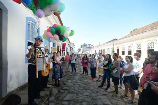 Festa Literária Internacional de Paraty começa hoje e muda rotina da cidade