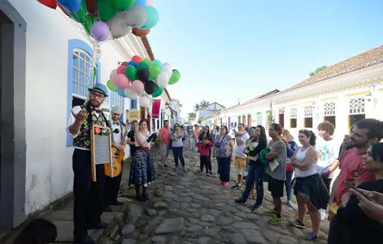 Festa Literária Internacional de Paraty começa hoje e muda rotina da cidade