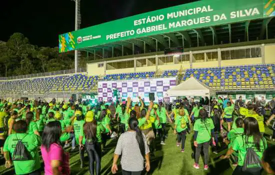 Caminhada e aulão com cerca de mil mulheres marca a abertura do Parnaíba Mais Leve