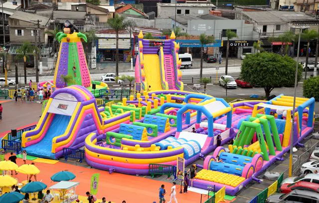 Parque Gloob Super Jump apresenta programação especial na temporada final