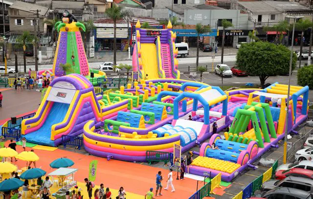 Parque Gloob Super Jump terá atrações circenses no próximo domingo